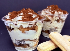  „Tiramisu“ desertas indelyje/ Tiramisu (505kcal)