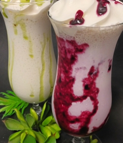 Išvaizdą pakeitęs ledų kokteilis jau prekyboje. Skoniai : mėlynių, kivių, kokosų, braškių, bananų. Daugiau ledų - daugiau skonio ;) 2,5 Eur.
