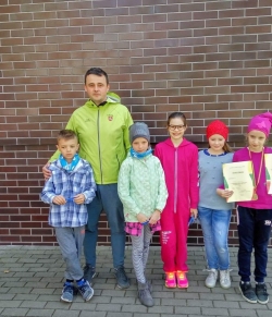 Šilalės sporto mokyklos plaukimo auklėtiniai skina pirmuosius medalius